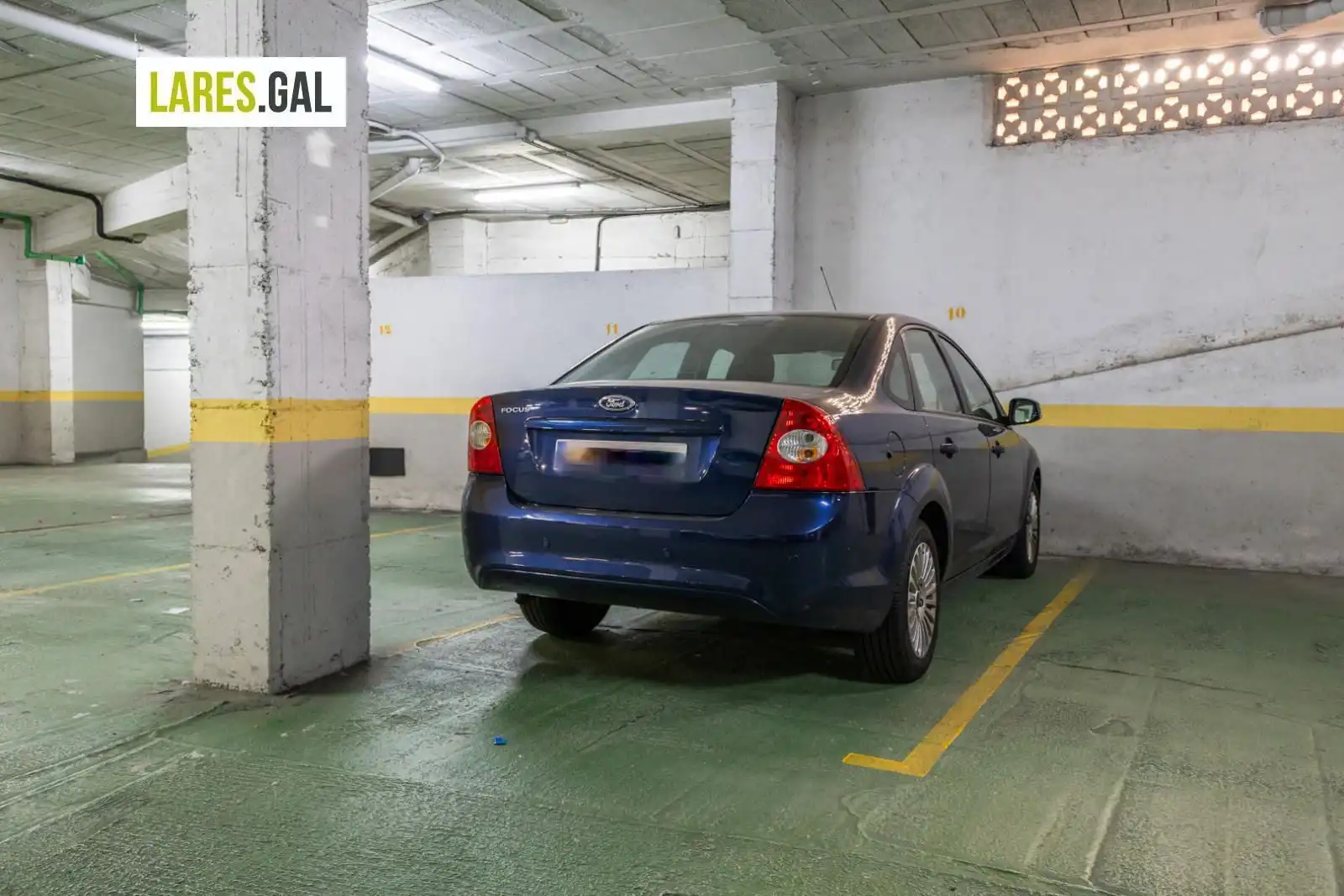 Parkplatz von Garage zum Verkauf in Cangas 