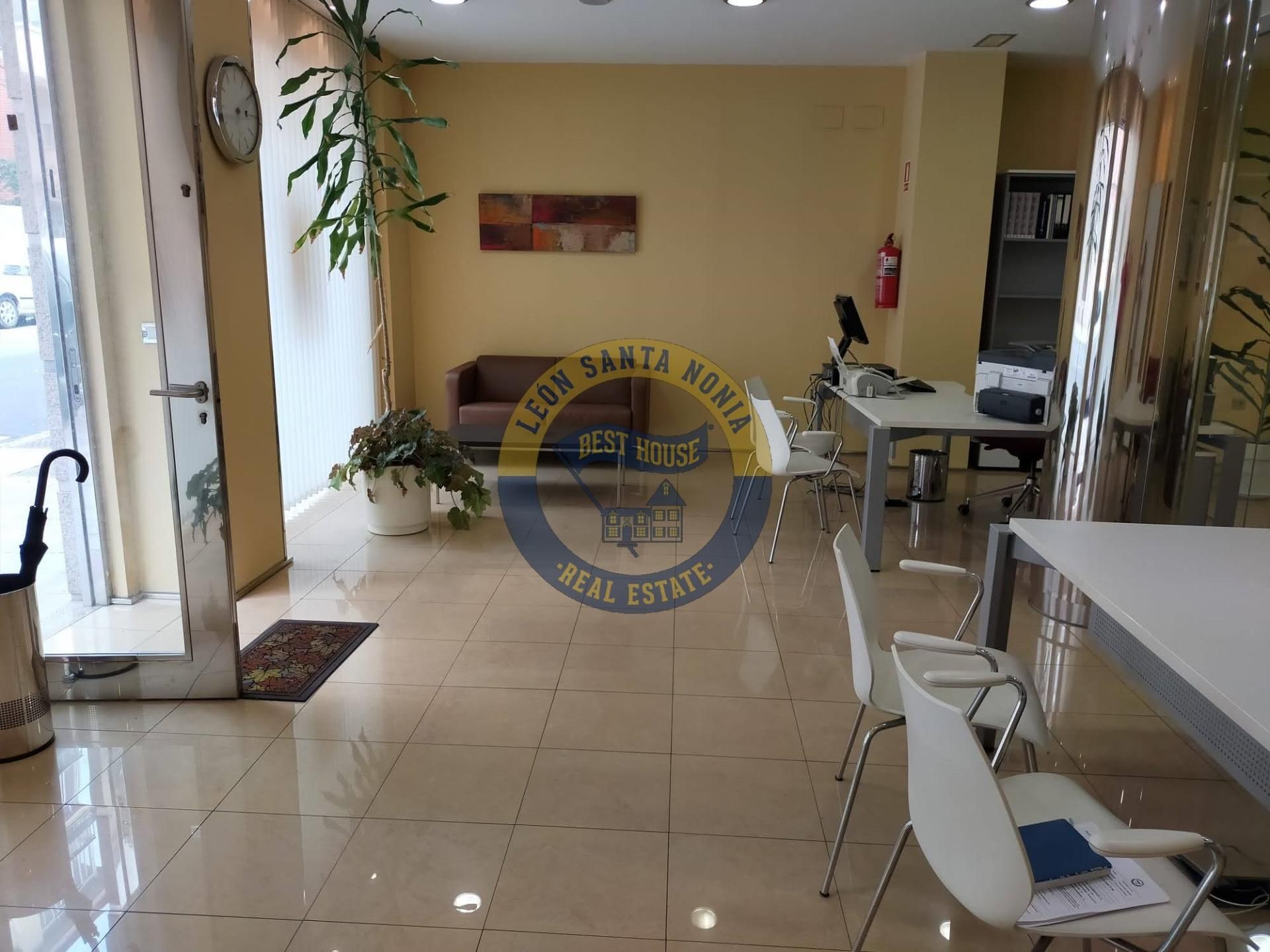 Local de lloguer en León Capital  amb Moblat