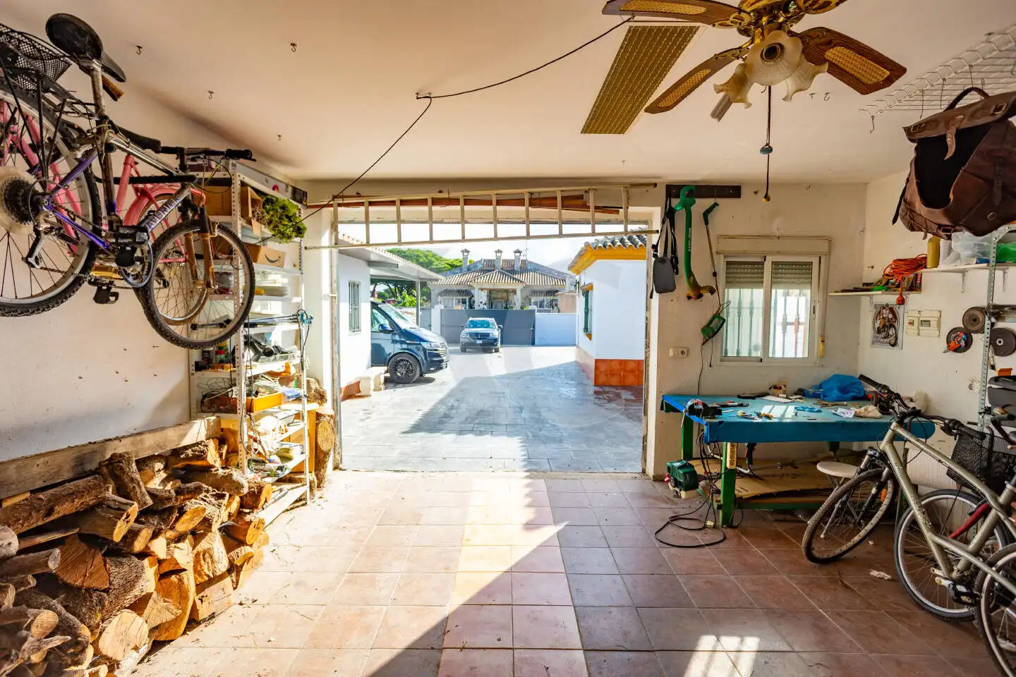 Exterior view of Houses for sale in Chiclana de la Frontera