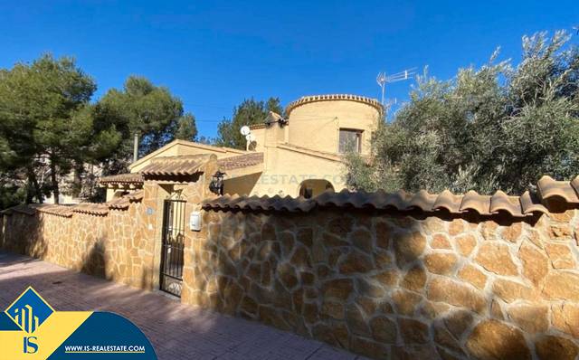 Casa-chalet en Venta en Villamartín - Las Filipinas