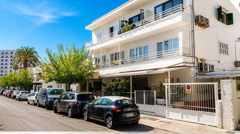 Una inversión estupenda! Piso fácil de mantener con vistas laterales al mar. Ref. 10127