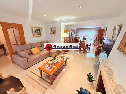 Living room of Single-family semi-detached for sale in Premià de Dalt  with Air Conditioner, Heating and Private garden