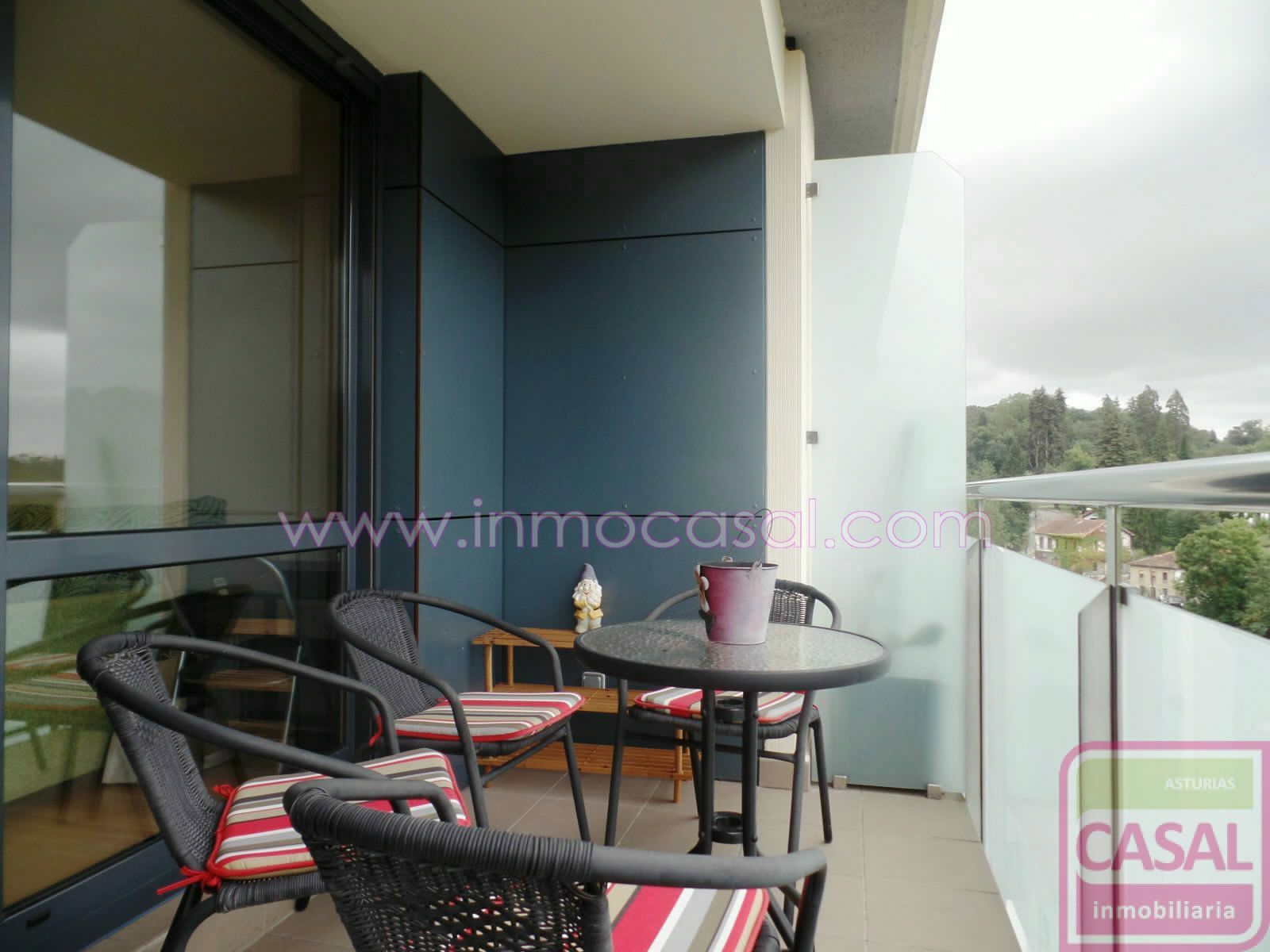 Terrassa de Pis de lloguer en Oviedo  amb Calefacció, Terrassa i Moblat