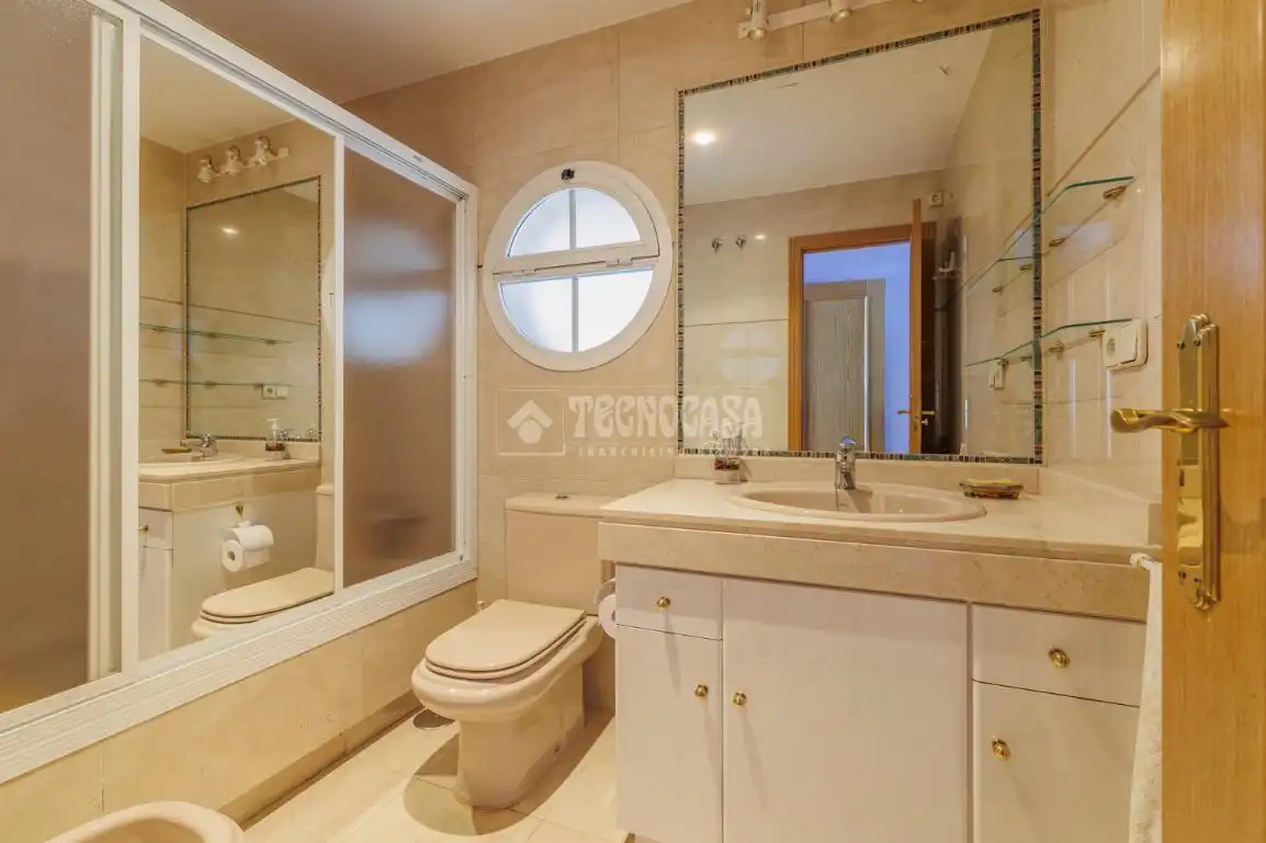 Baño de Piso en venta en Madrid con Aire acondicionado, Calefacción y Parquet