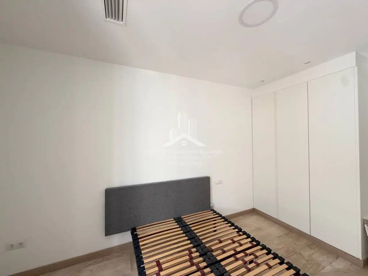 Habitación de Piso en venta en Castellón de la Plana / Castelló de la Plana con Aire acondicionado, Calefacción y Alarma