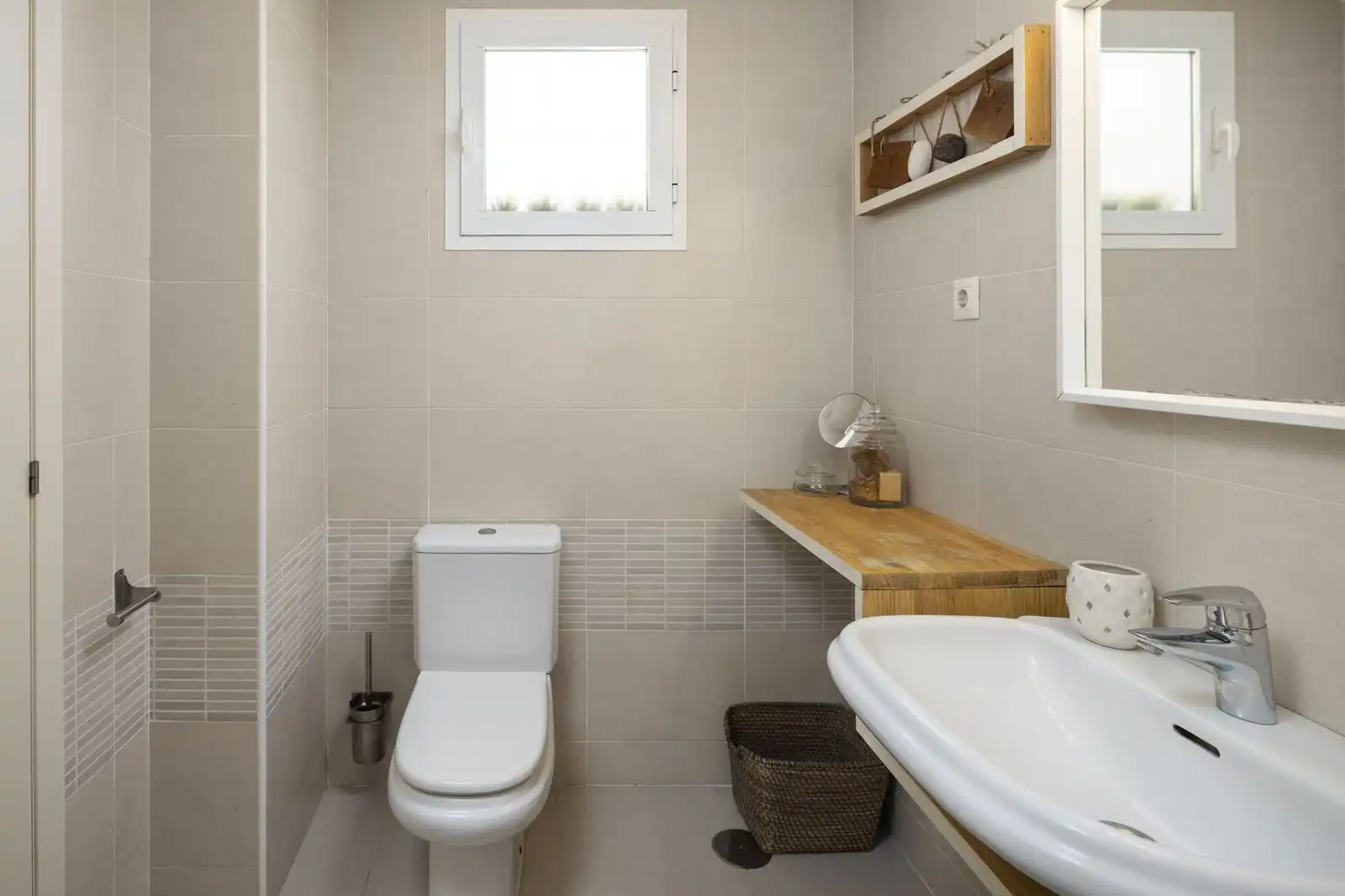 Badezimmer von Wohnungen zum Verkauf in Benalmádena mit Klimaanlage, Privatgarten und Terrasse