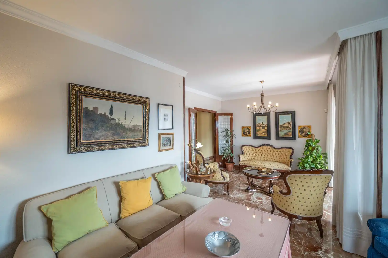 Sala de estar de Piso en venta en Granada con Terraza, Trastero y Balcón