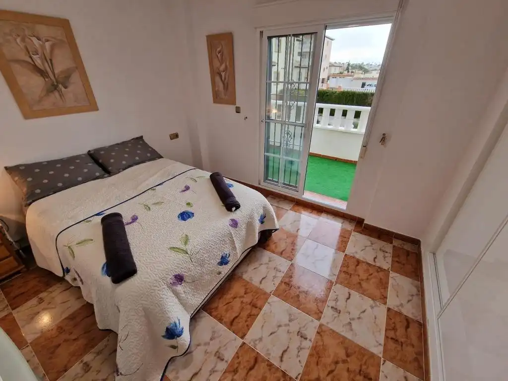 Dormitori de Casa o xalet de lloguer en Orihuela amb Aire condicionat, Moblat i Jacuzzi