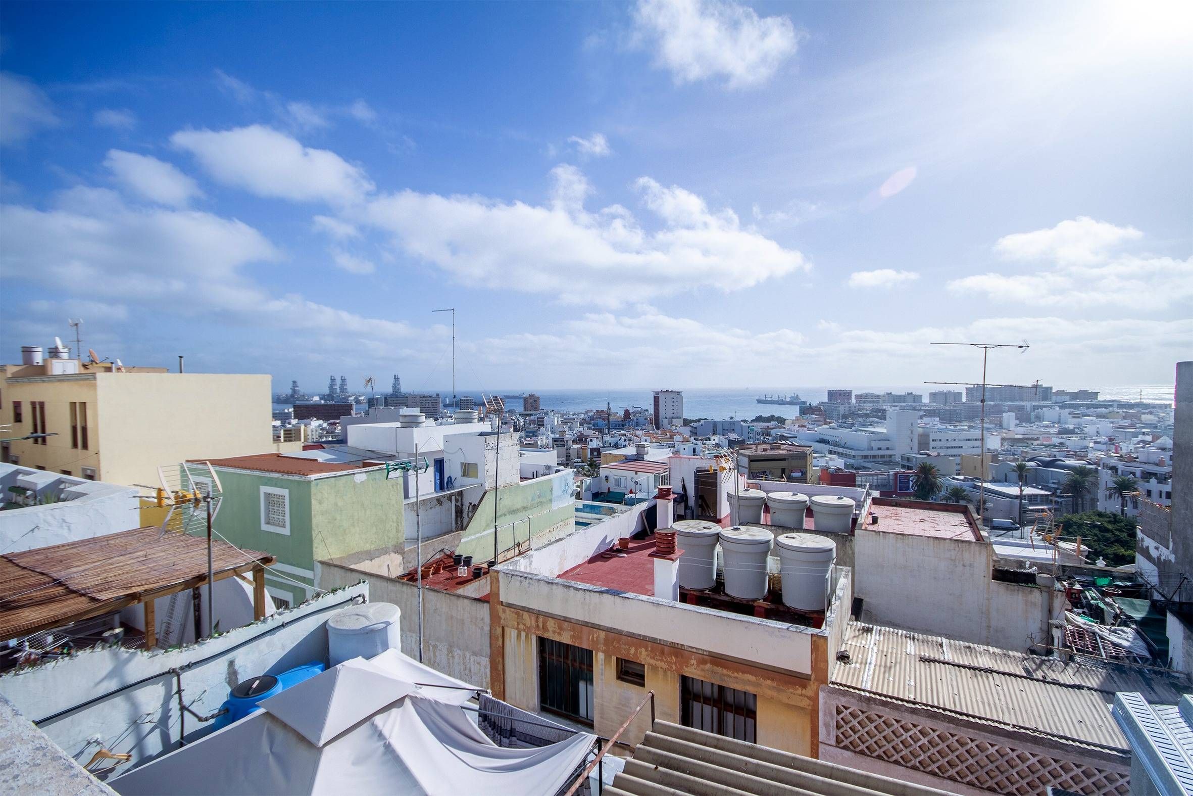 Vista exterior de Àtic en venda en Las Palmas de Gran Canaria amb Terrassa i Alarma