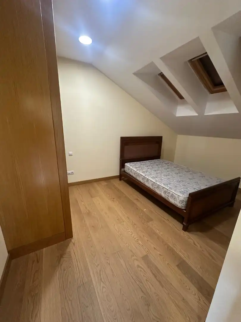 Schlafzimmer von Dachboden zum Verkauf in Cenicero mit Heizung und Terrasse