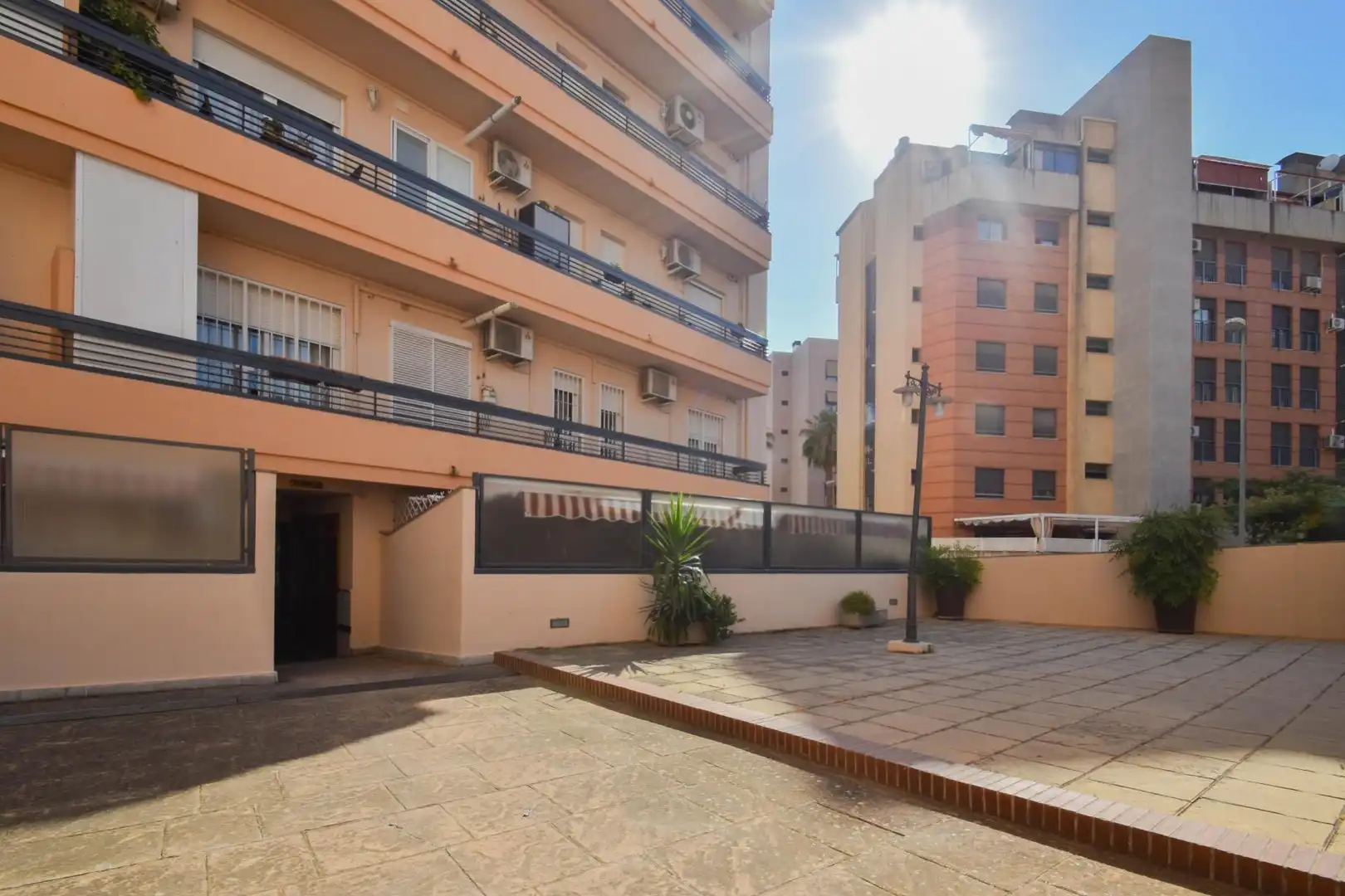 Vista exterior de Piso en venta en Granada con Aire acondicionado, Calefacción y Terraza