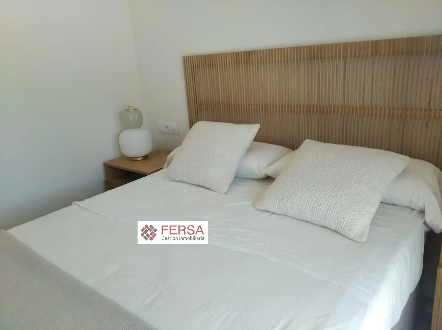 Habitación de Casa adosada de alquiler en El Puerto de Santa María con Aire acondicionado, Calefacción y Jardín privado