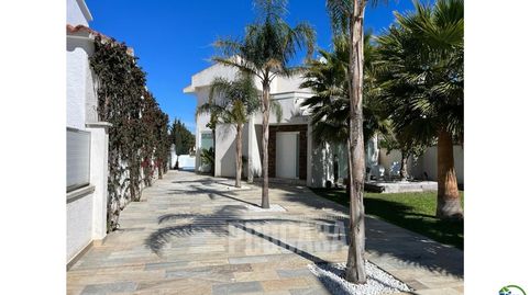 Foto 3 de Casa o xalet en venda a Falconera, Cap Ras - Creus - Falconera, Empuriabrava