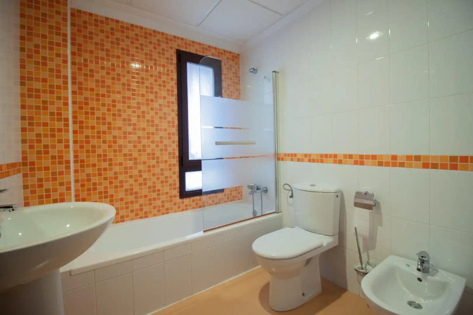 Bany de Casa o xalet de lloguer en Palomares del Río, Sevilla