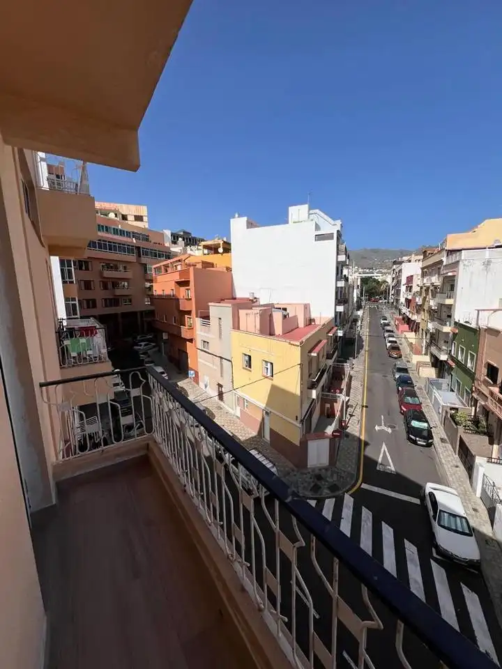 Vista exterior de Pis per a compartir en  Santa Cruz de Tenerife Capital amb Moblat