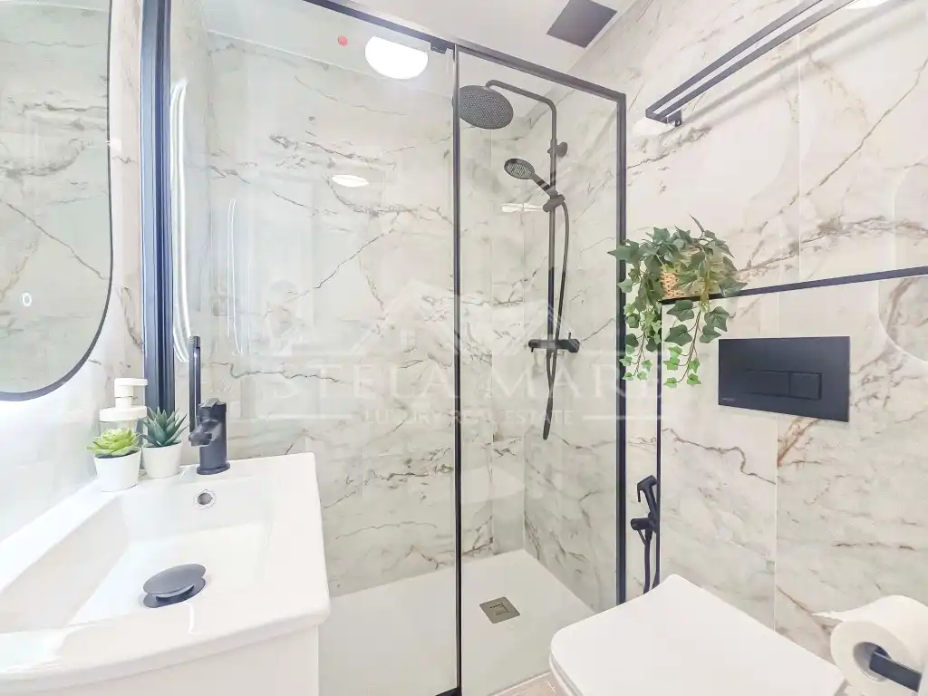 Bany de Apartament en venda en Nerja amb Aire condicionat, Terrassa i Moblat