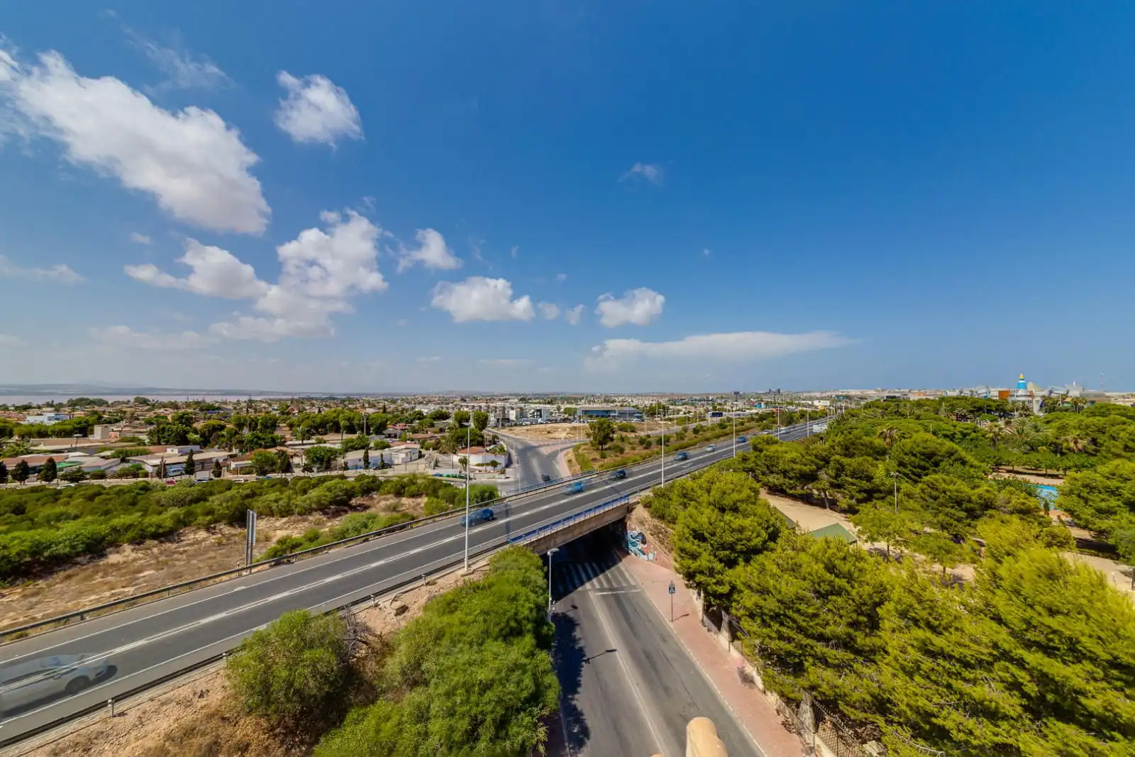 Vista exterior de Ático en venta en Torrevieja con Aire acondicionado, Terraza y Piscina