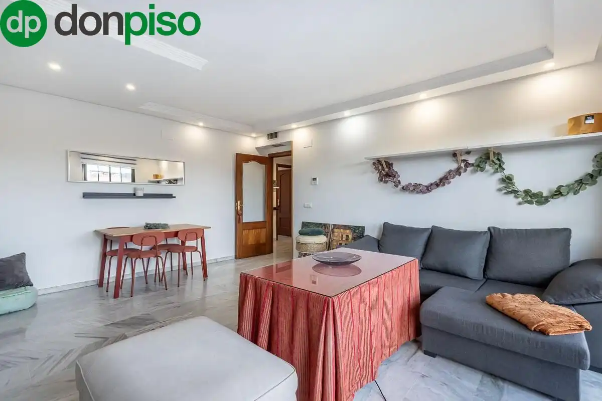 Sala d'estar de Pis en venda en Granada amb Aire condicionat, Calefacció i Piscina comunitària