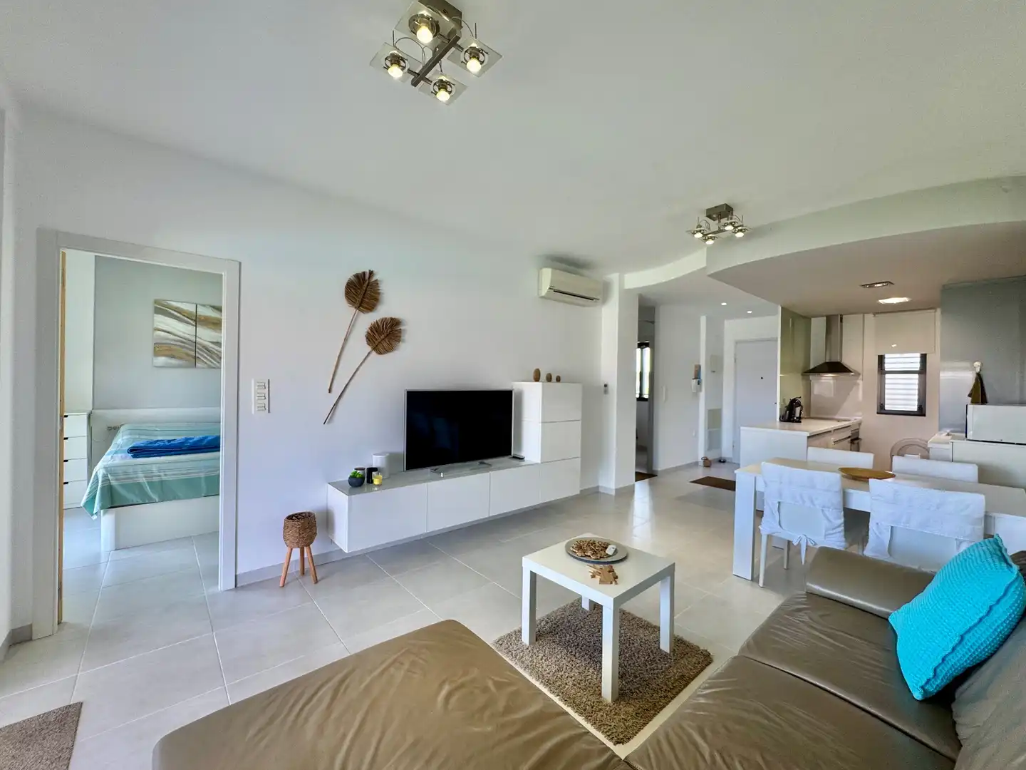Sala d'estar de Apartament en venda en Orihuela amb Jardí privat, Traster i Piscina