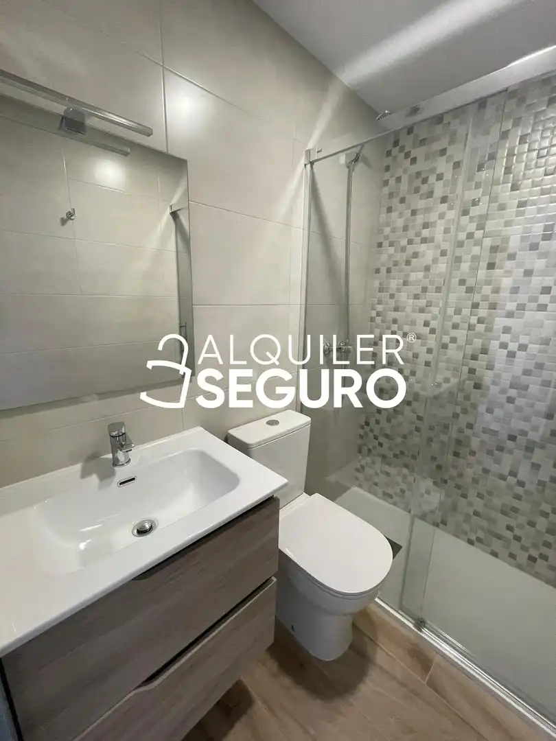 Baño de Piso de alquiler en Fuenlabrada con Aire acondicionado y Calefacción