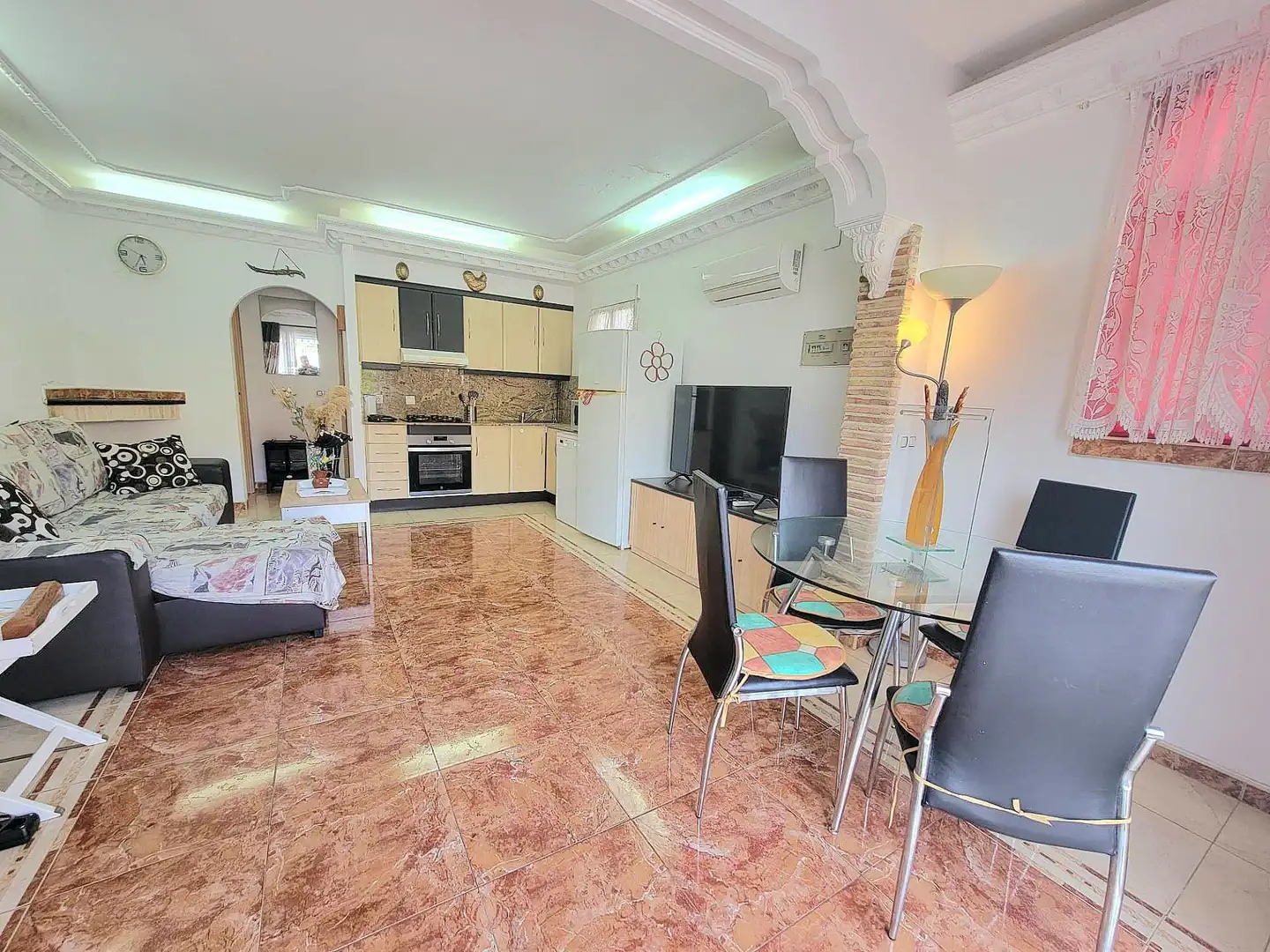 Sala de estar de Casa adosada en venta en Torrevieja con Aire acondicionado, Terraza y Trastero