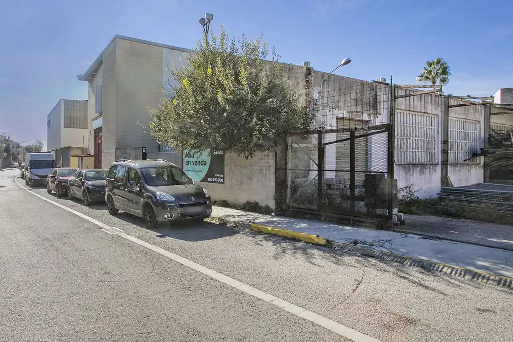 Exterior view of Industrial buildings for sale in Vilanova i la Geltrú