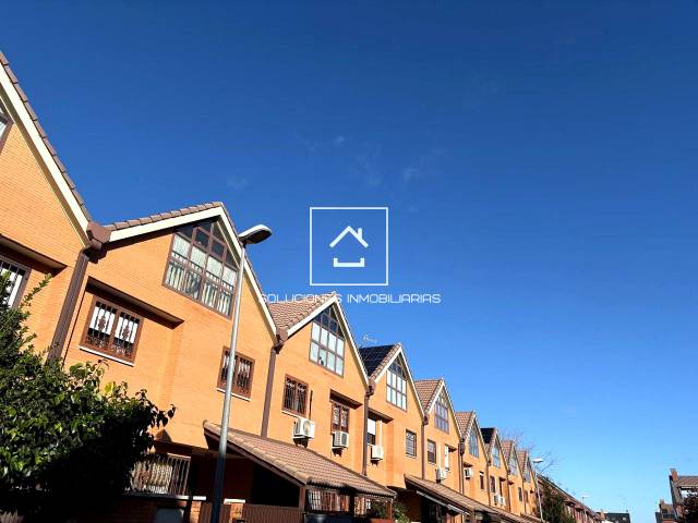 Casa-chalet en Venta en De Maratón en Restón I - Restón II