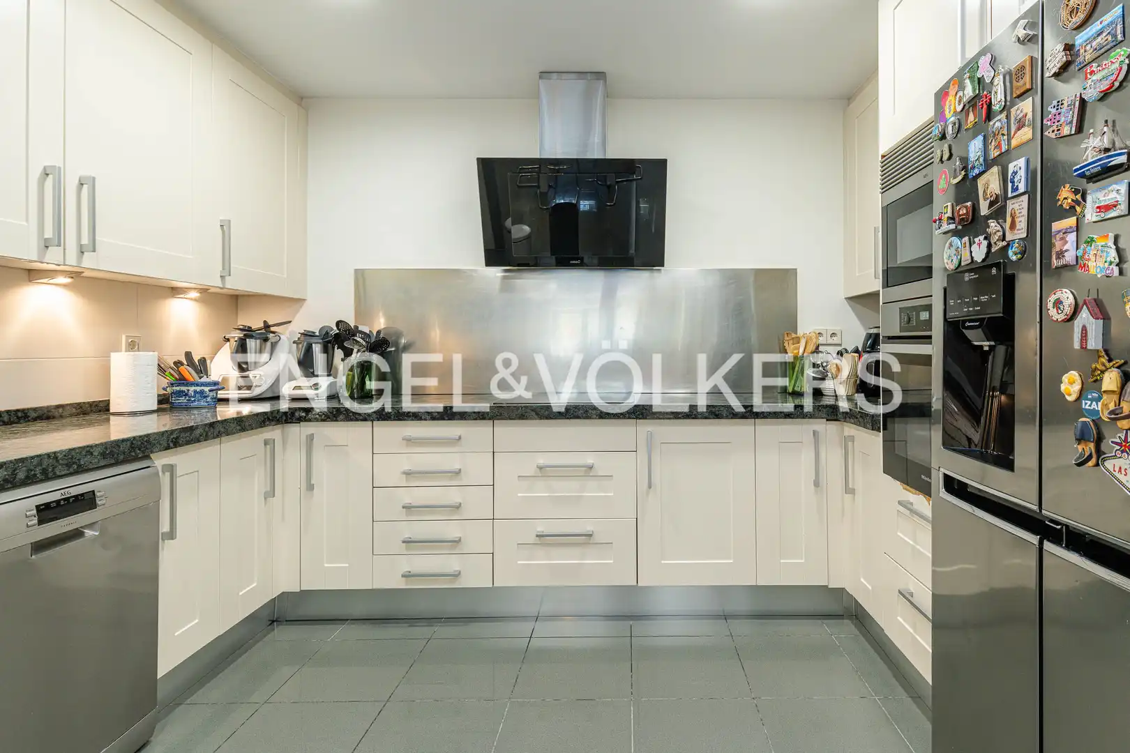 Cocina de Casa o chalet en venta en Madrid con Aire acondicionado, Calefacción y Jardín privado