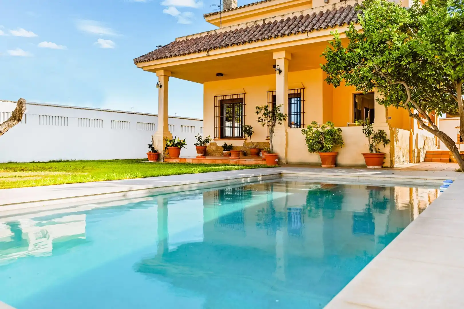 Piscina de Casa o xalet en venda en Chiclana de la Frontera amb Aire condicionat, Jardí privat i Terrassa