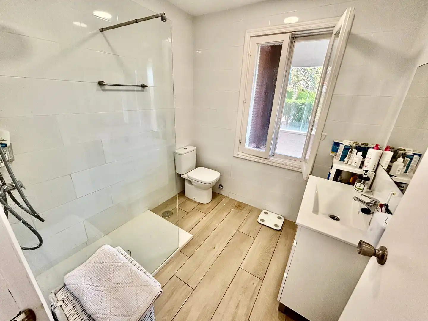 Bany de Casa o xalet en venda en Alicante / Alacant amb Jardí privat, Terrassa i Traster