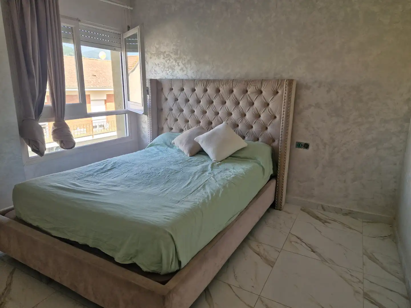 Habitación de Piso en venta en Olot con Calefacción, Trastero y Balcón