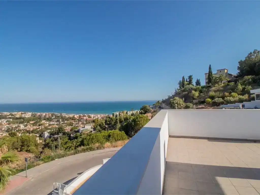 Vista exterior de Casa adosada en venda en Málaga Capital amb Aire condicionat, Terrassa i Piscina