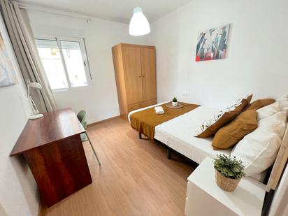 Bedroom of Flat to share in  Valencia Capital  with Furnished and Washing machine