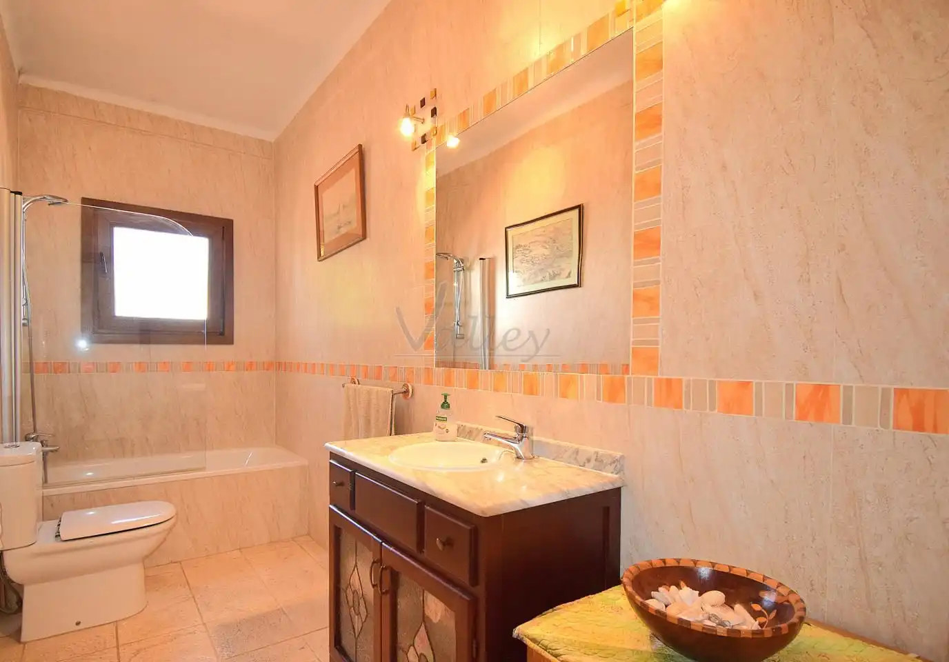 Bany de Casa o xalet en venda en Los Barrios amb Jardí privat, Terrassa i Traster