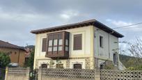 Vista exterior de Casa o xalet en venda en Torrelavega  amb Terrassa