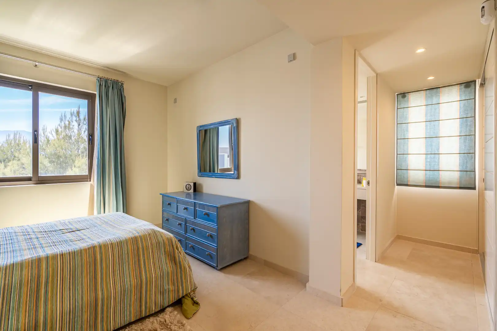 Bedroom of Attic for sale in Benahavís  with Air Conditioner, Terrace and Storage room