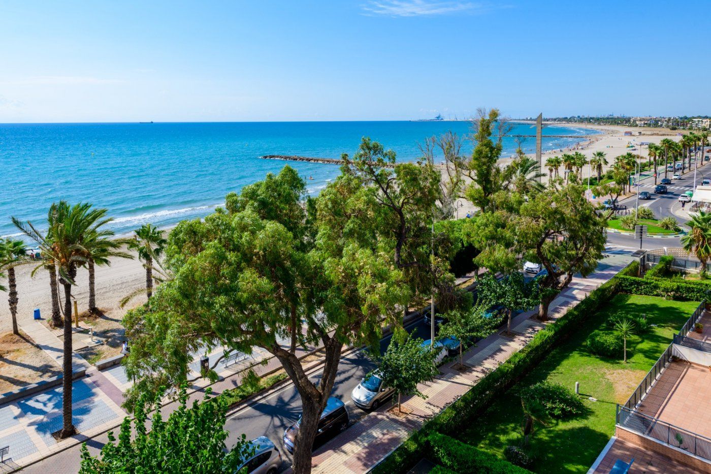 Vista exterior de Àtic en venda en Benicasim / Benicàssim amb Aire condicionat, Calefacció i Jardí privat