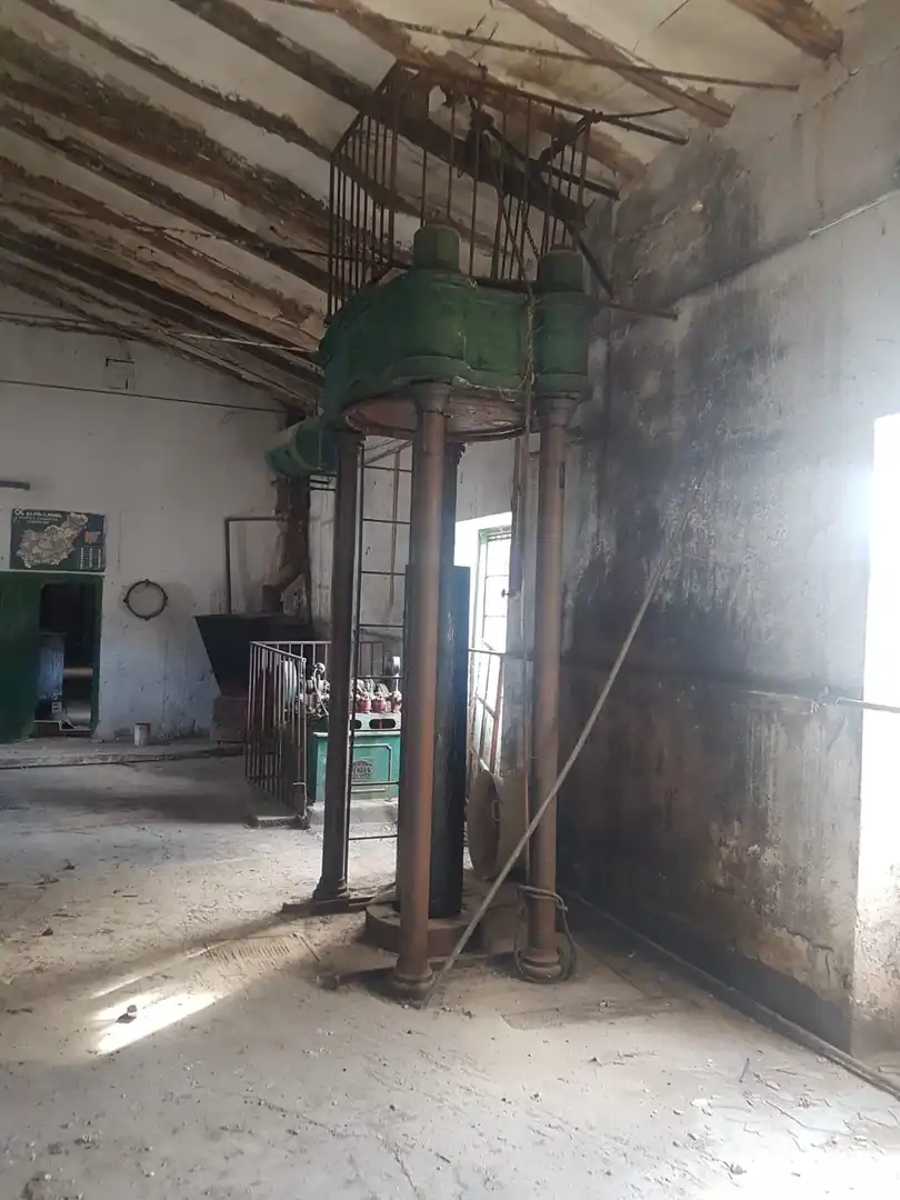 Nau industrial en venda en Hinojares