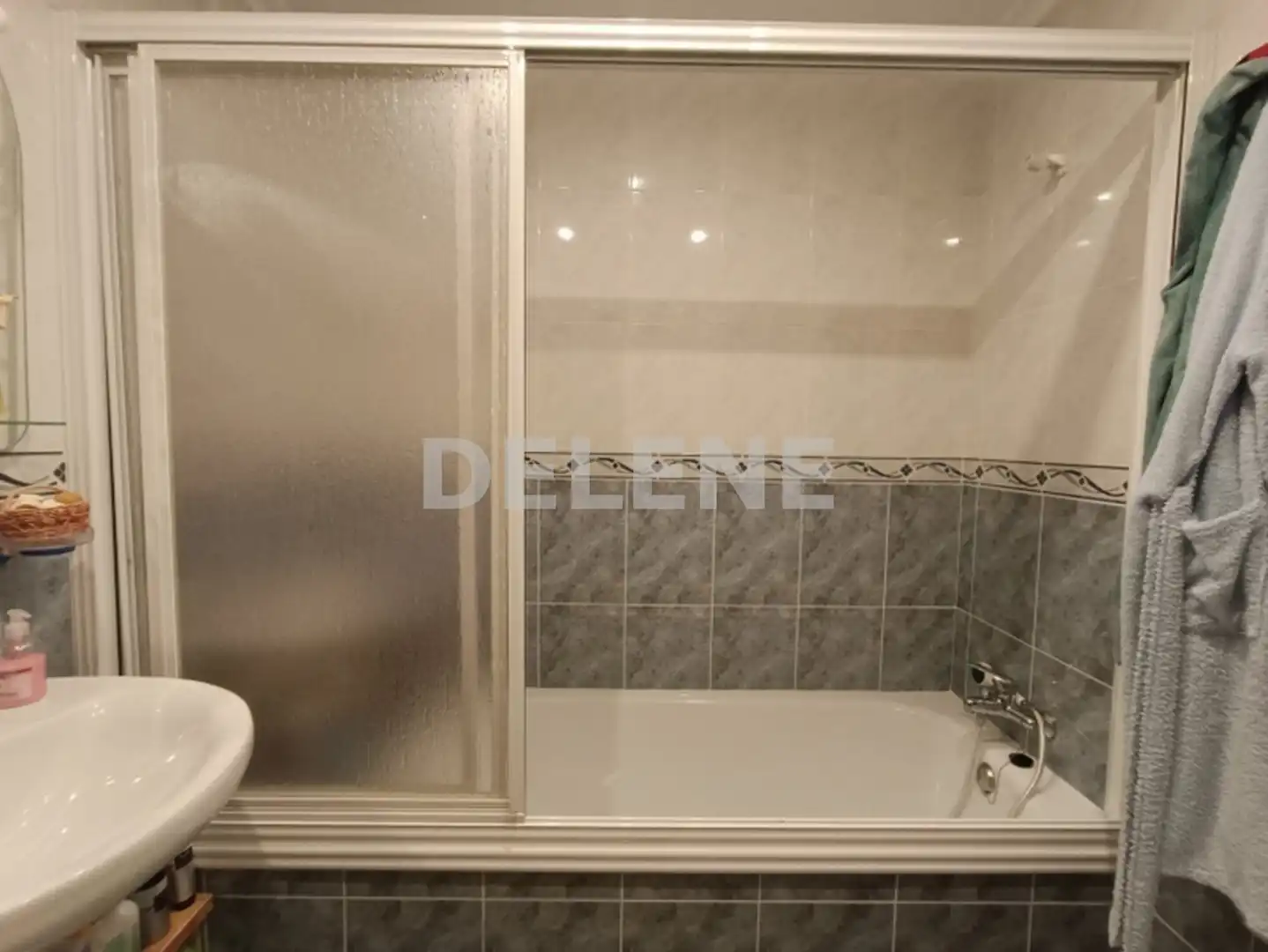 Baño de Piso en venta en Hellín con Aire acondicionado y Balcón