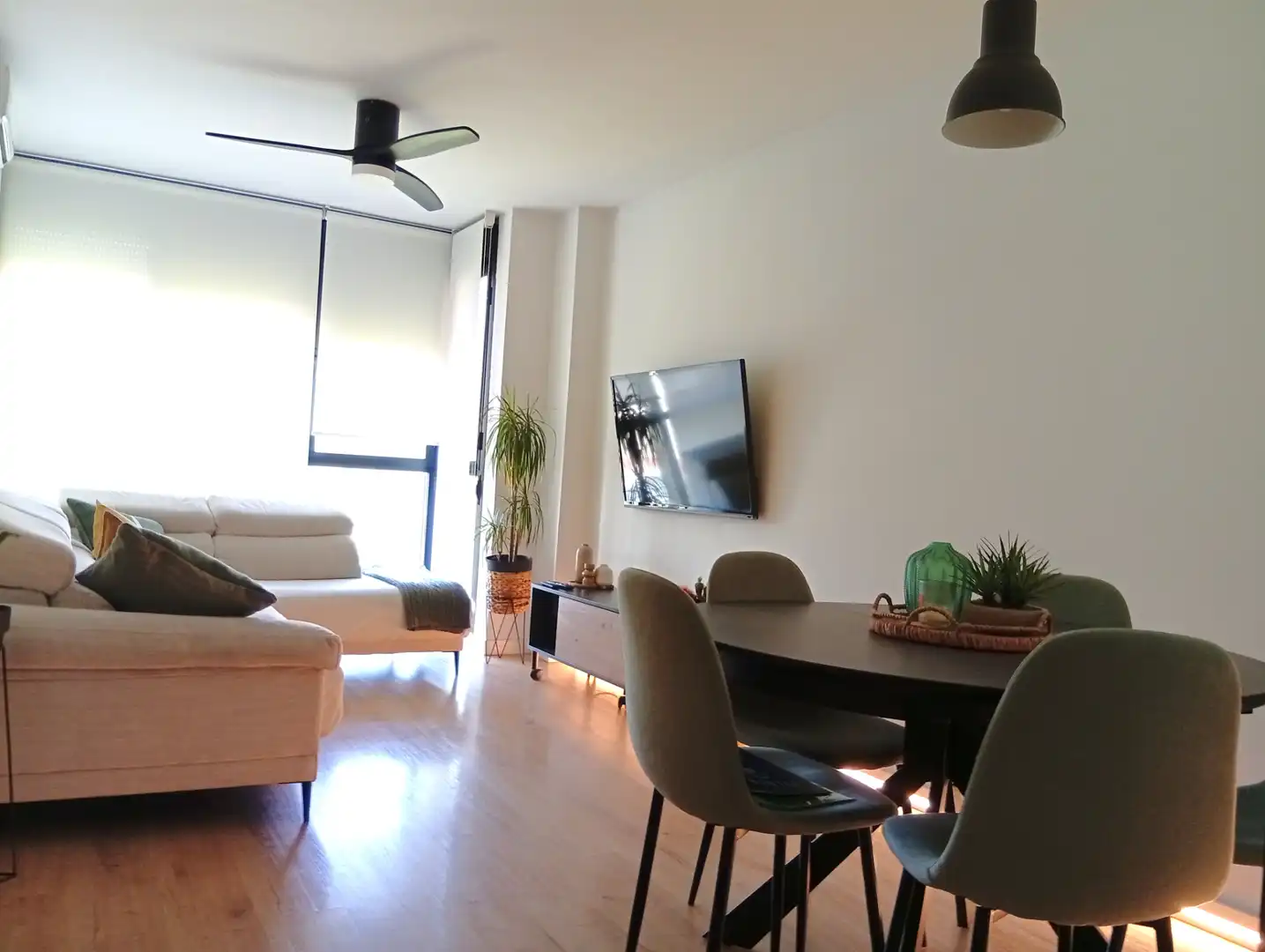 Living room of Flat for sale in Madrid  with Air Conditioner, Heating and Storage room