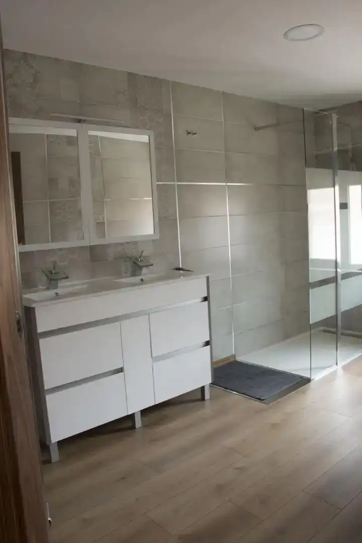 Badezimmer von Wohnung zur Miete in Valdemora mit Parkett, Möbliert und Ofen