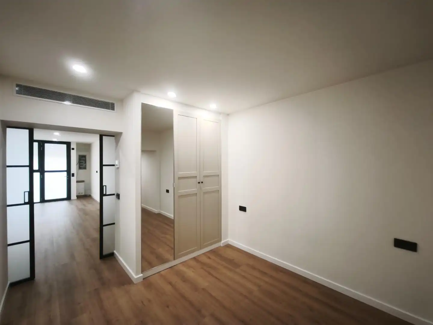 Ground floor for sale in Inca  with Air Conditioner and Heating