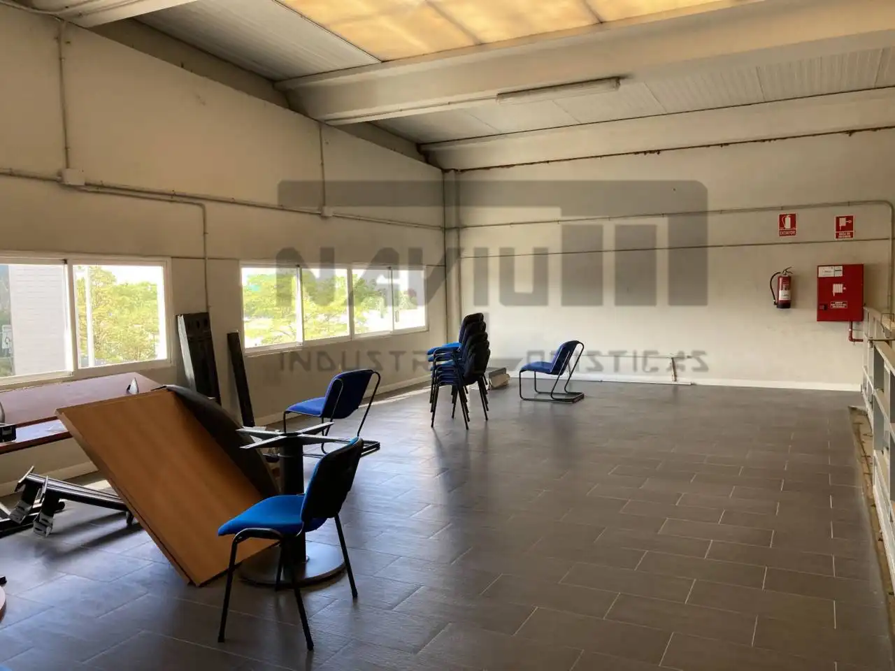 Fabrikhallen zur Miete in Montserrat - Parque Empresarial