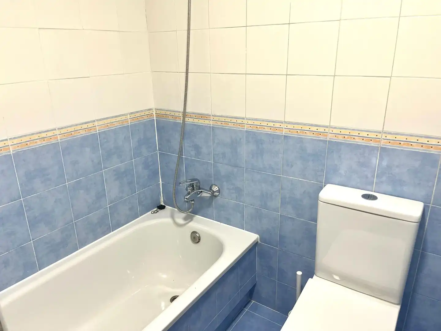 Bathroom of Flat for sale in Madrid  with Heating, Private garden and Terrace