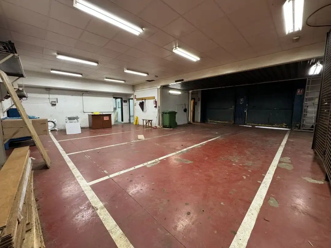 Fabrikhallen zur Miete in Legazpi