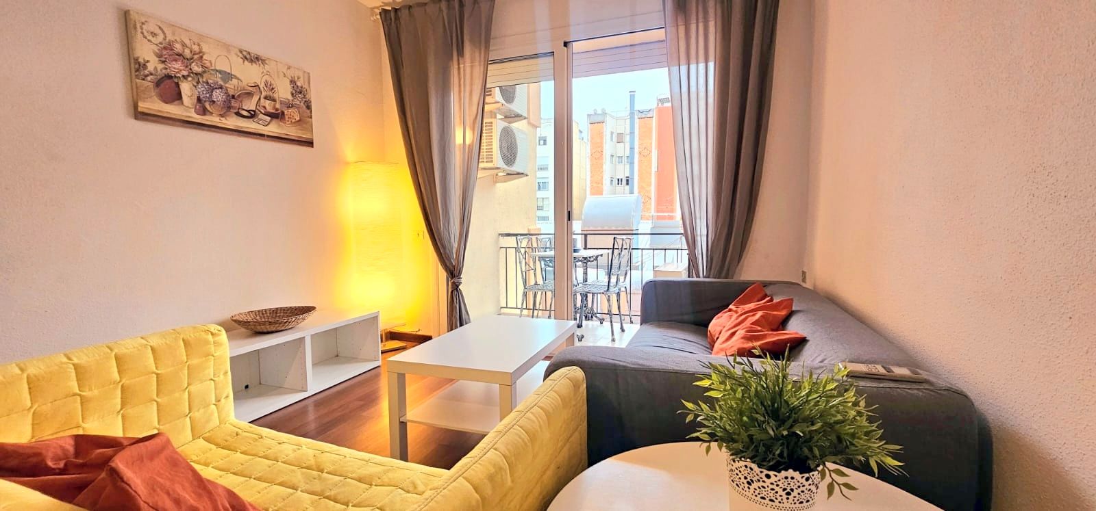 Sala de estar de Piso de alquiler en  Barcelona Capital con Calefacción, Parquet y Terraza