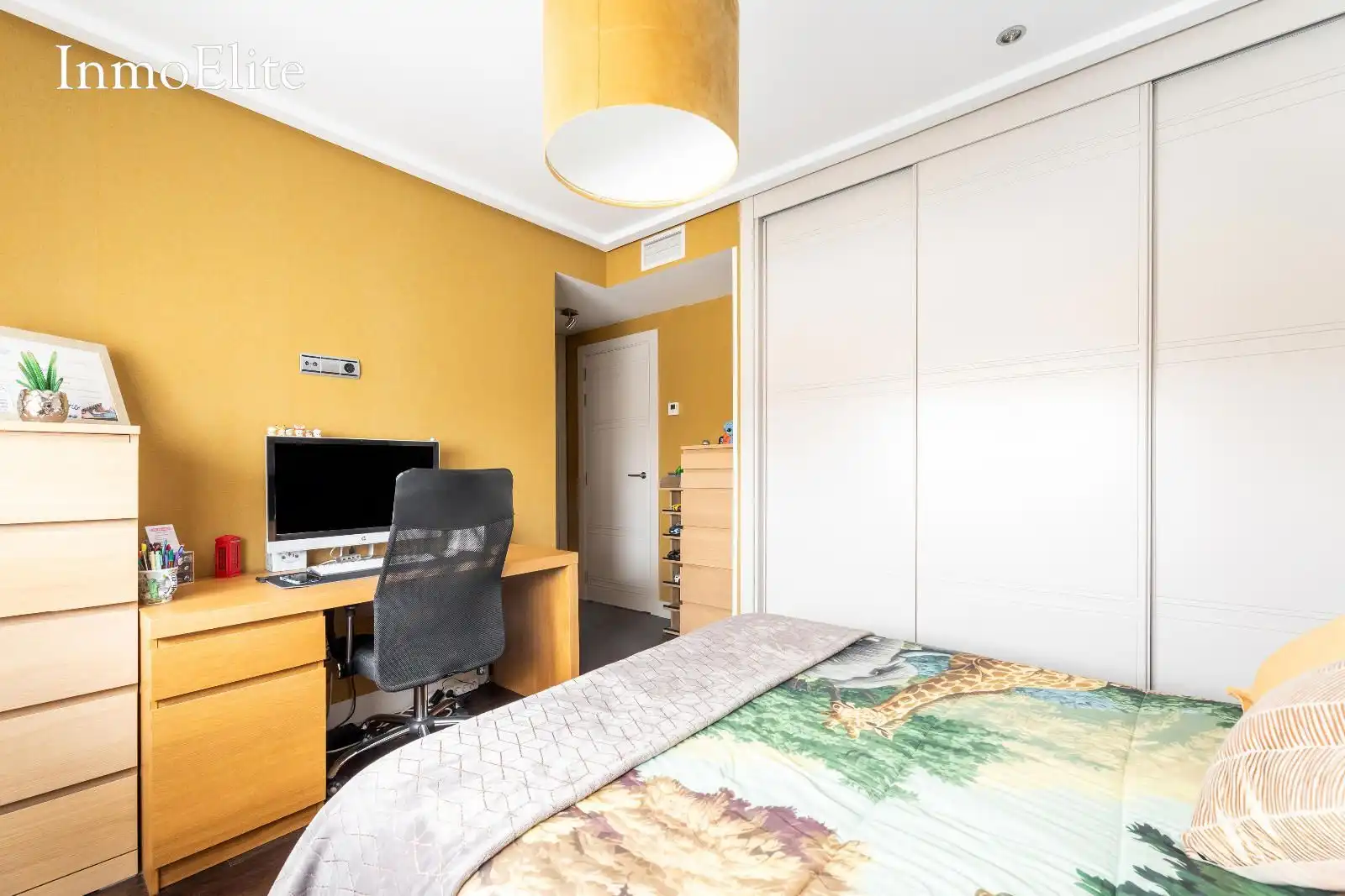 Bedroom of Detached homes for sale in Majadahonda  with Air Conditioner, Heating and Private garden