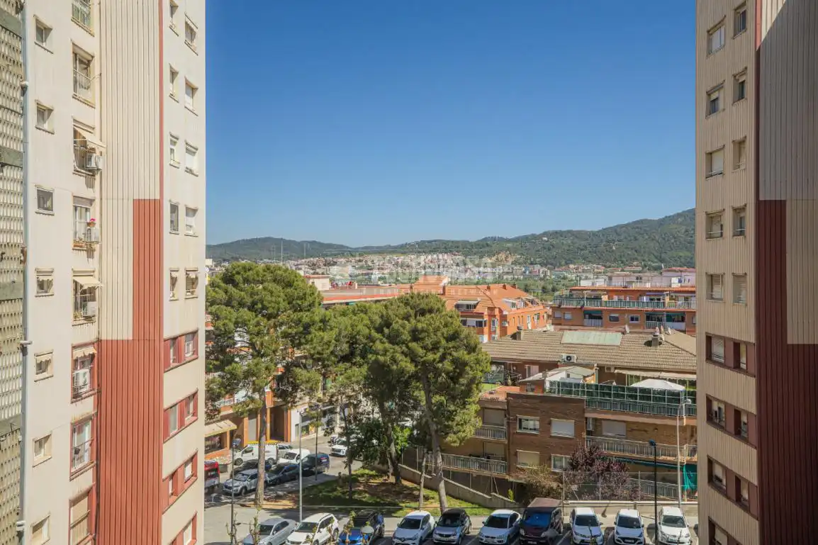 Vista exterior de Piso en venta en Sant Vicenç Dels Horts con Aire acondicionado y Alarma