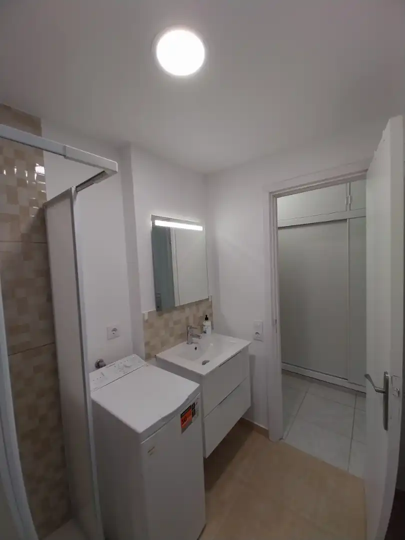 Badezimmer von Wohnungen zur Miete in Las Palmas de Gran Canaria mit Möbliert, Ofen und Waschmaschine