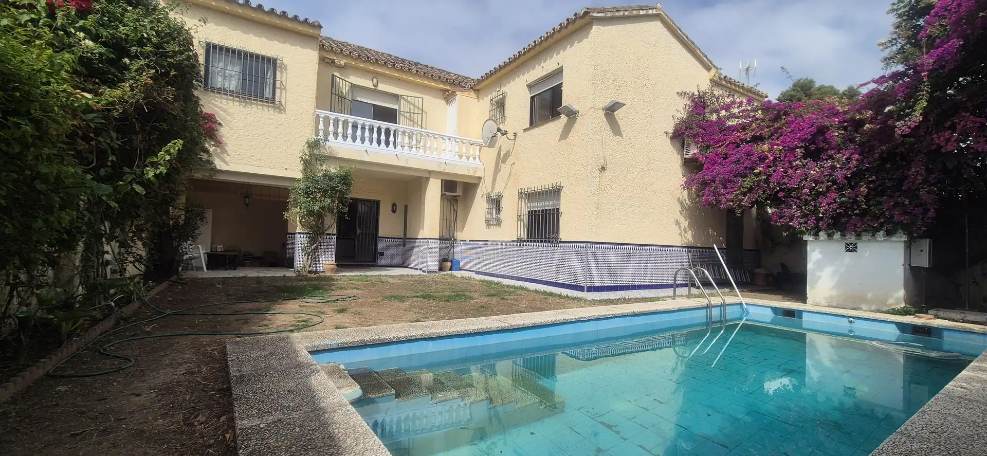 Exterior view of Detached homes for sale in Benalmádena  with Storage room, Swimming Pool and Balcony